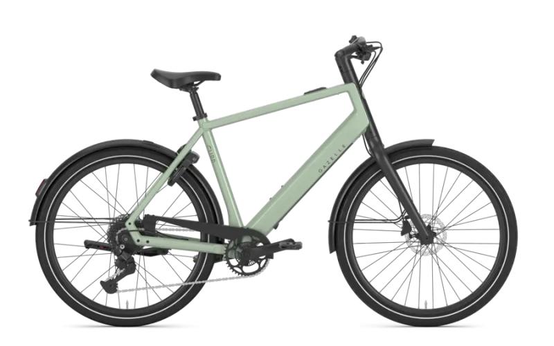 <p>Een fietstocht in de omgeving, naar het werk of voor de dagelijkse boodschappen; met de stadsfietsen van Gazelle geniet je van elke dagelijkse rit! Voor iedere fietser een passende fiets. Van lichte stadsfiets tot bakfiets, van moederfiets tot allround stadsfiets. In stijl door de stad met een lifestyle fiets of een trendy transportfiets met stoere, brede banden en een robuust frame. </p>