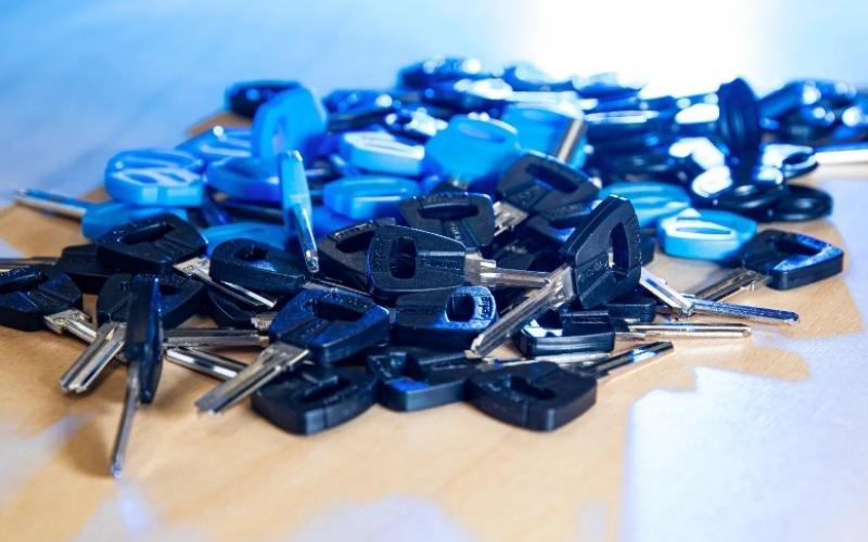<p>JUTKEY combineert ruim veertig jaar vakmanschap met moderne, gecertificeerde sleuteltechniek. Zij maken op basis van het sleutelnummer een exacte kopie van uw fietssleutel die voldoet aan strikte kwaliteitsnormen en door verzekeraars wordt erkend.</p>