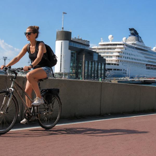 Fietsen in de hitte: verstandig of beter binnenblijven?